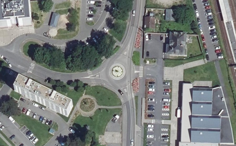 Vue aérienne du Rond-point anonyme n°1165598247
