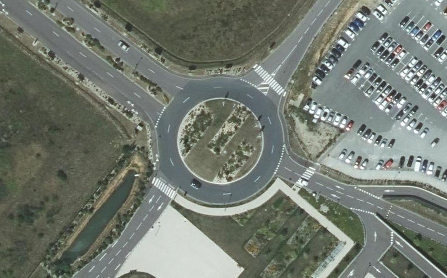 Vue aérienne du Rond-point anonyme n°1165599651