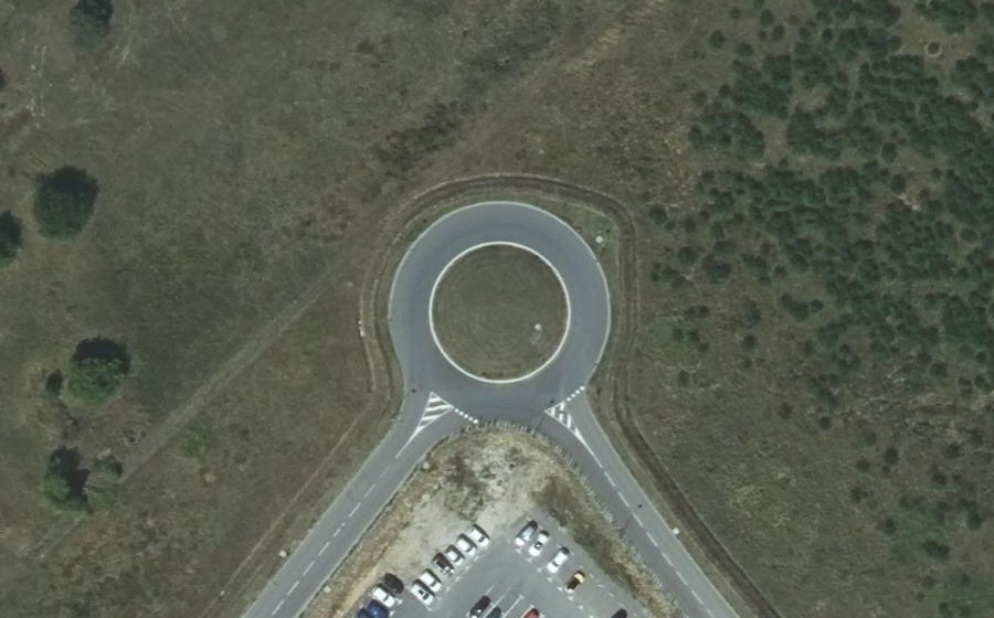 Vue aérienne du Rond-point anonyme n°1165599653