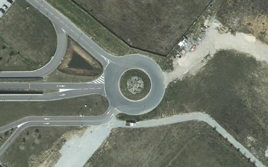 Vue aérienne du Rond-point anonyme n°1165599658