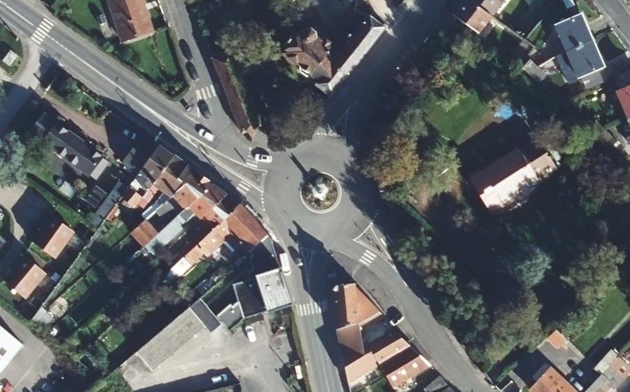 Vue aérienne du Rond-point anonyme n°1165604943