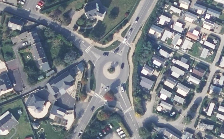 Vue aérienne du Rond-point anonyme n°1165633077