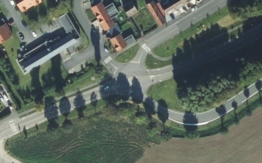 Vue aérienne du Rond-point anonyme n°1165649491