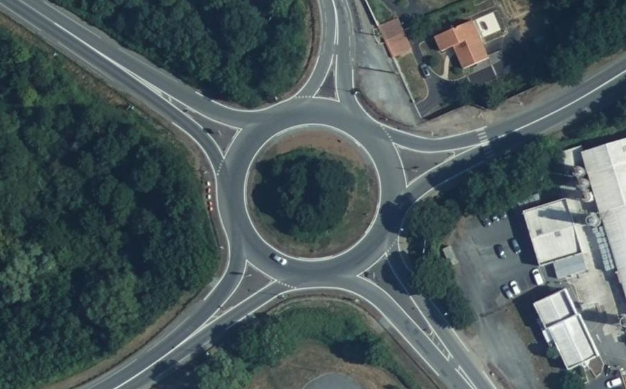 Vue aérienne du Rond-point anonyme n°116568577
