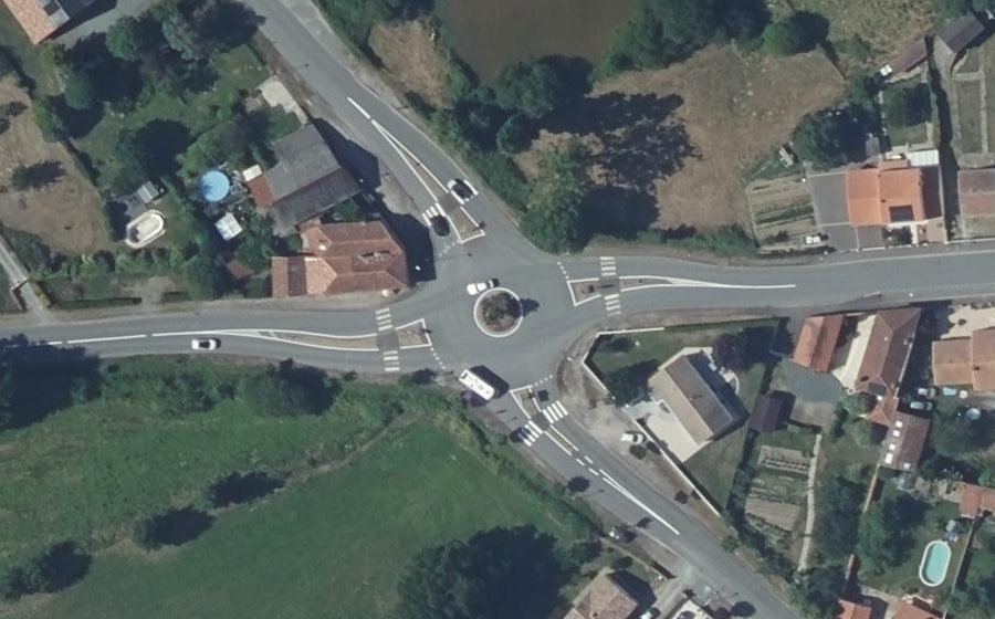 Vue aérienne du Rond-point anonyme n°116570696