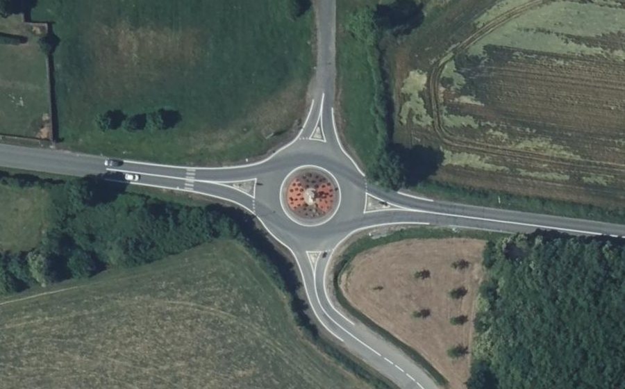 Vue aérienne du Rond-point anonyme n°116570768