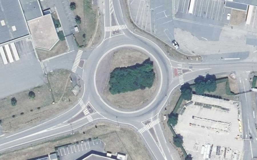 Vue aérienne du Rond-point anonyme n°116588539