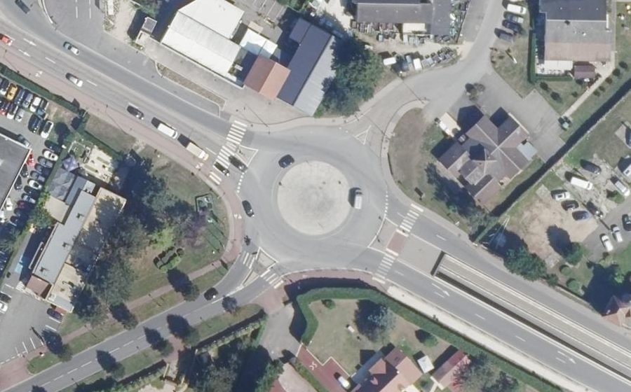 Vue aérienne du Rond-point anonyme n°1165924545