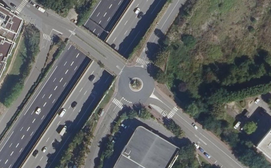 Vue aérienne du Rond-point anonyme n°1165927075