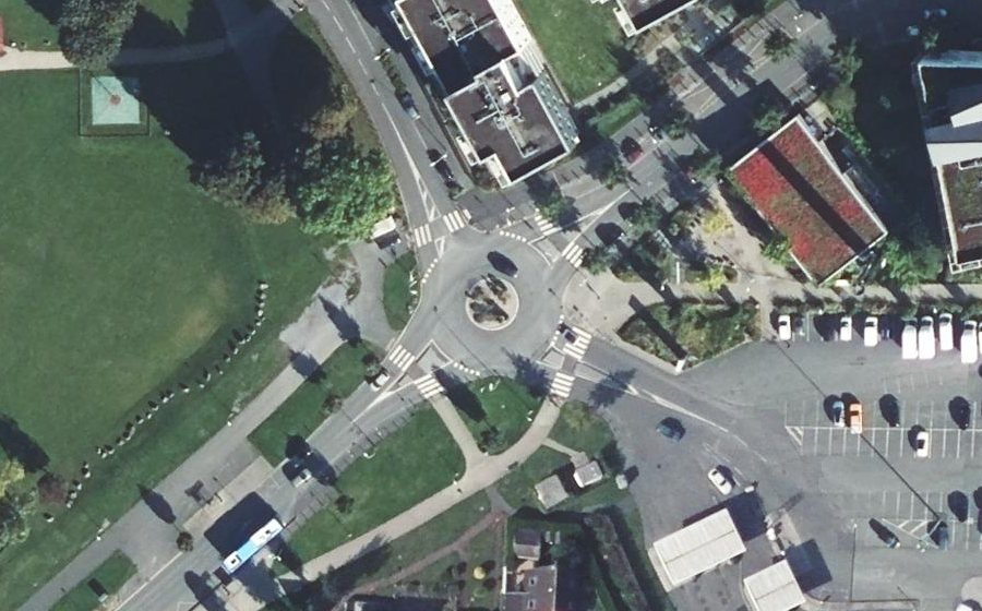 Vue aérienne du Rond-point anonyme n°116601107