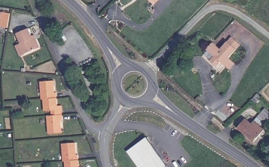 Vue aérienne du Rond-point anonyme n°116609598