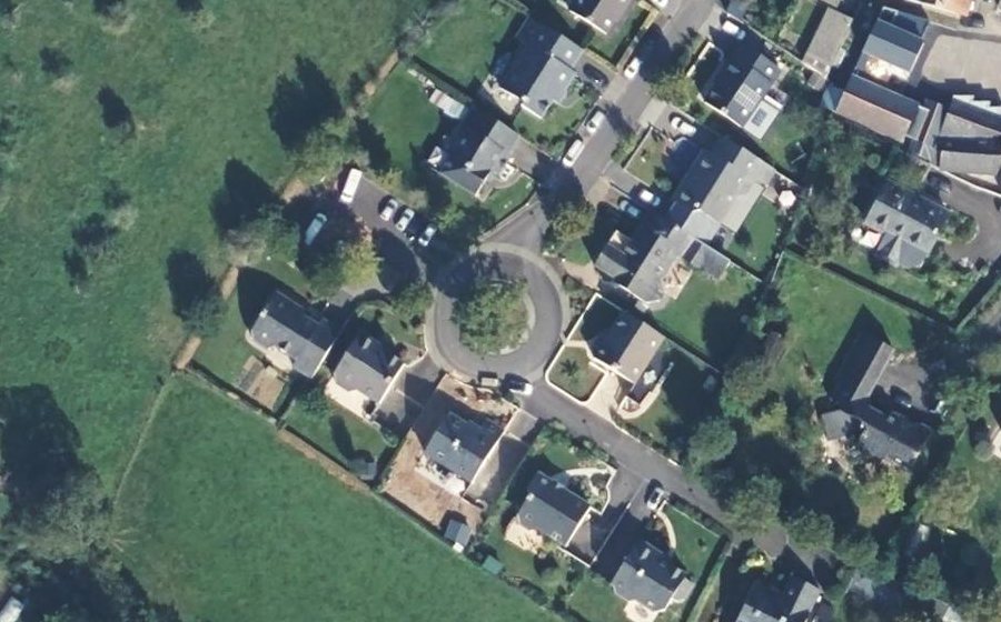Vue aérienne du Rond-point anonyme n°116634381