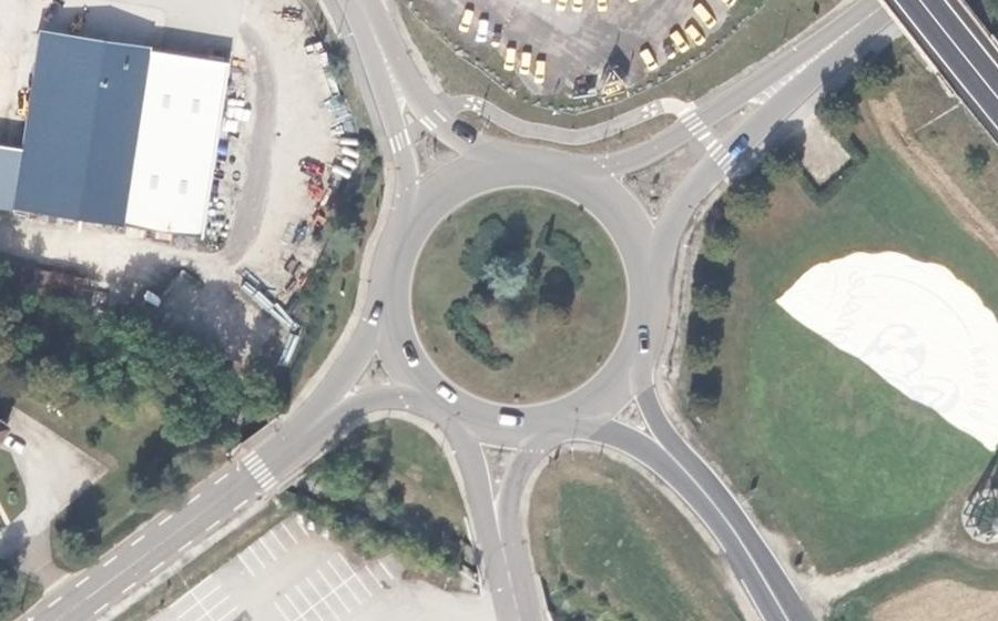 Vue aérienne du Rond-point anonyme n°1166760336