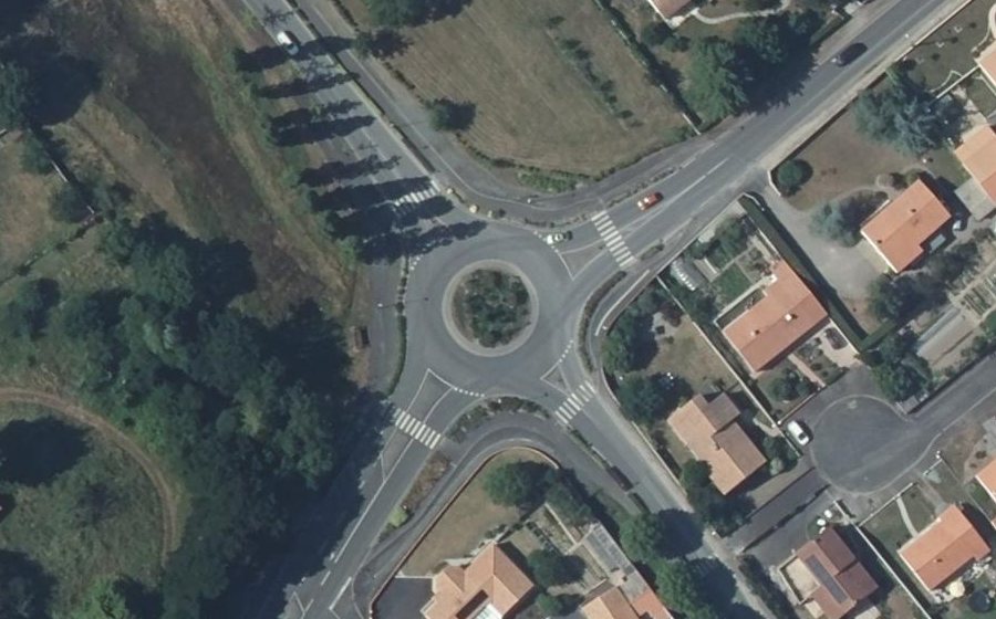 Vue aérienne du Rond-point anonyme n°116683624