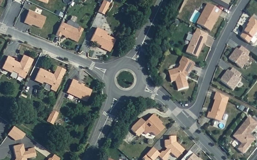 Vue aérienne du Rond-point anonyme n°116710128
