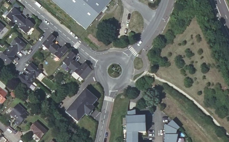 Vue aérienne du Rond-point anonyme n°116725273