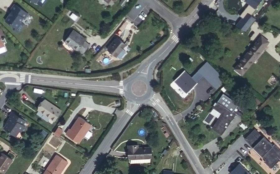 Vue aérienne du Rond-point anonyme n°116729034