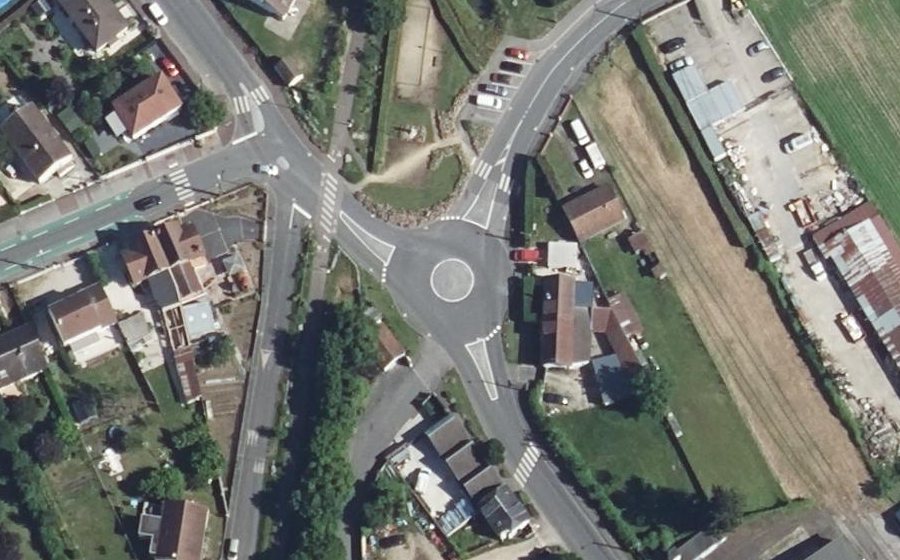 Vue aérienne du Rond-point anonyme n°1167384503