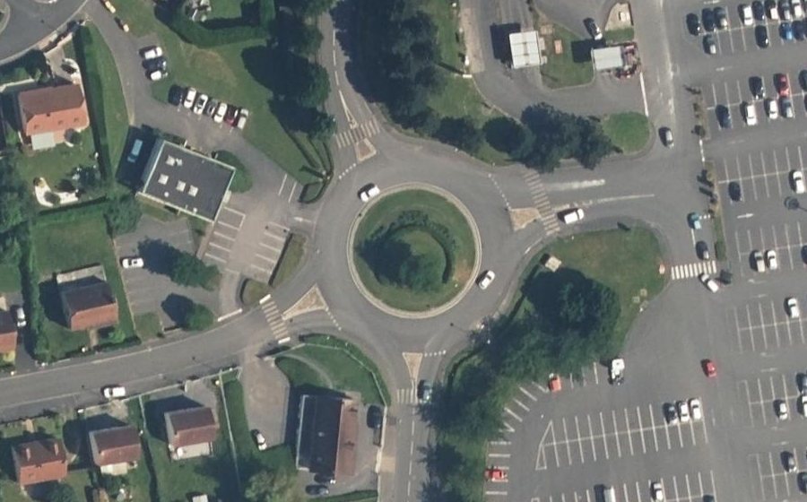 Vue aérienne du Rond-point anonyme n°116738842