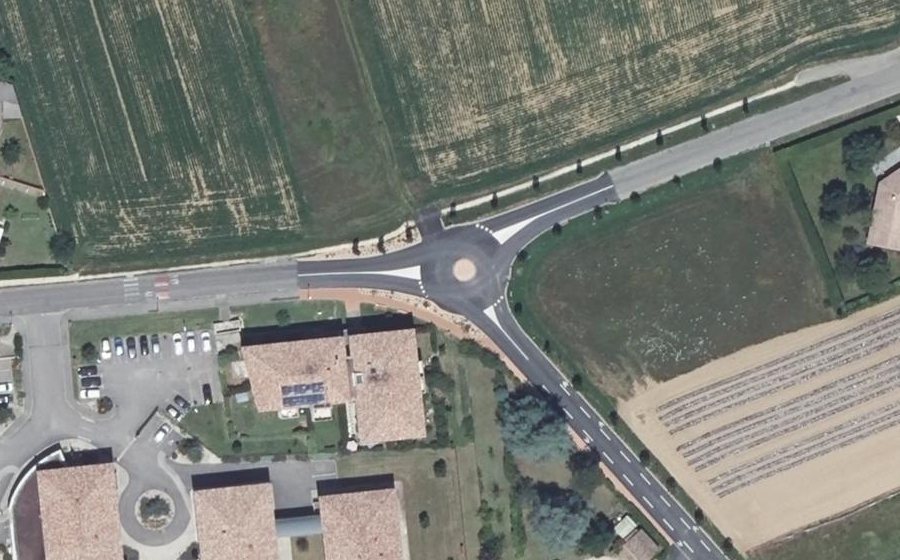 Vue aérienne du Rond-point anonyme n°1167429811