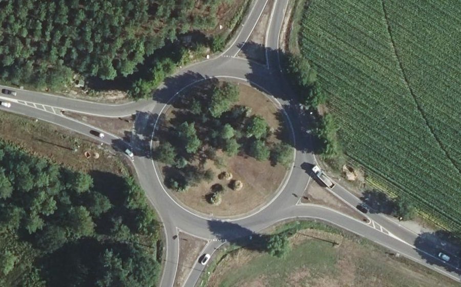 Vue aérienne du Rond-point anonyme n°116769713