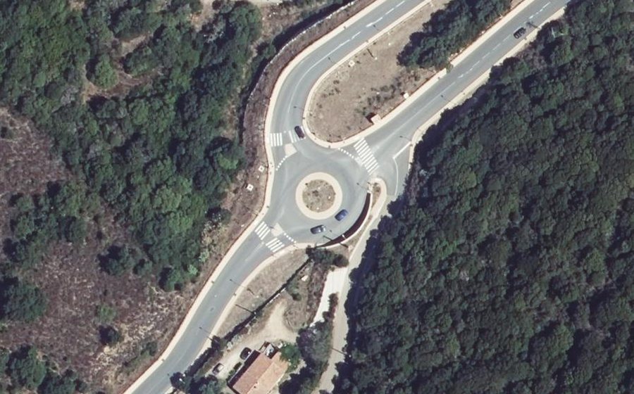 Vue aérienne du Rond-point anonyme n°1168006560