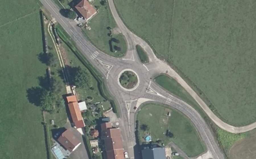 Vue aérienne du Rond-point anonyme n°116816153