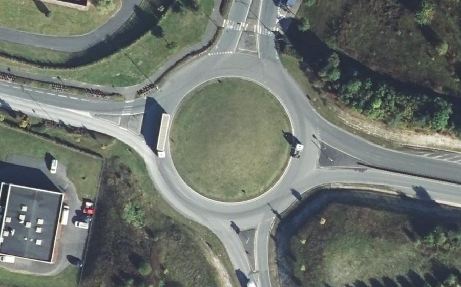 Vue aérienne du Rond-point anonyme n°116816912
