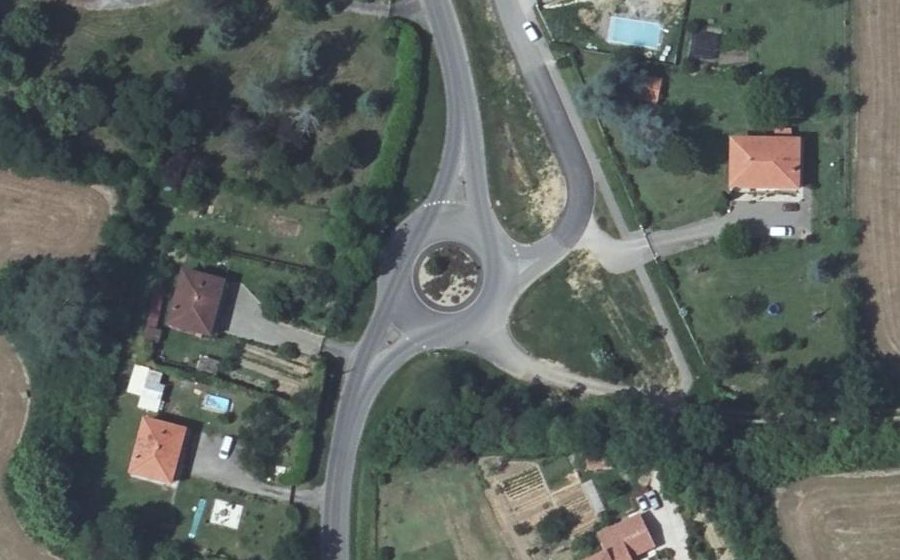 Vue aérienne du Rond-point anonyme n°1168217087