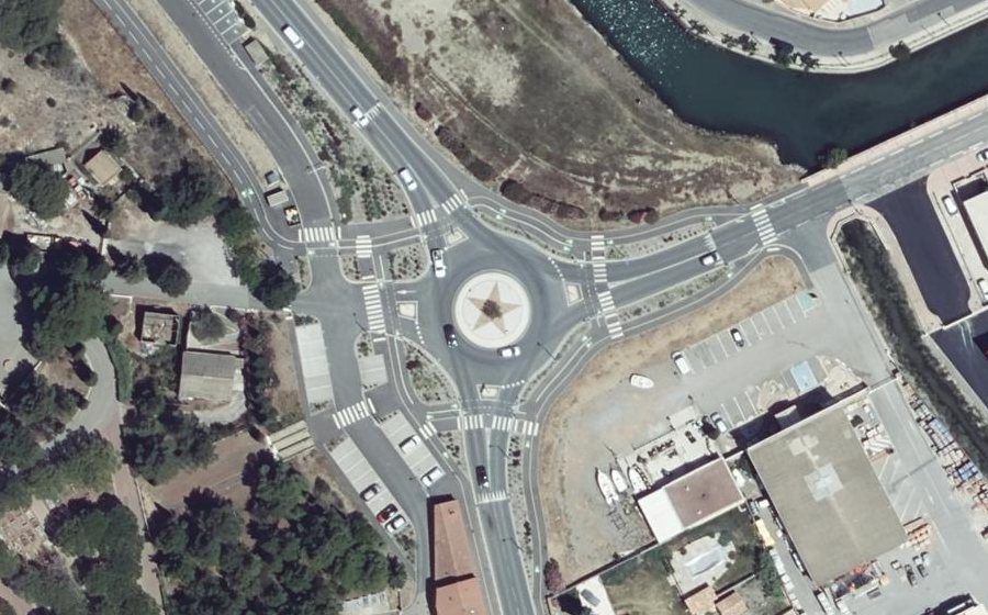 Vue aérienne du Rond-point anonyme n°1168256380