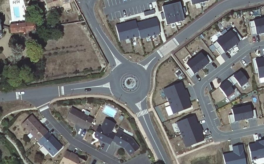Vue aérienne du Rond-point anonyme n°1168312377