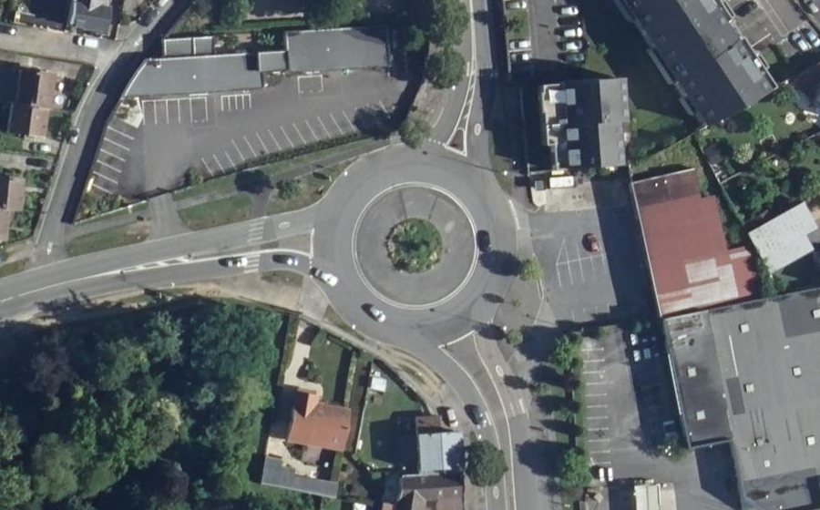 Vue aérienne du Rond-point anonyme n°1168333396
