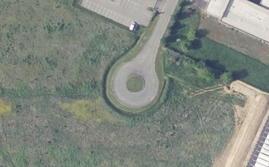 Vue aérienne du Rond-point anonyme n°1168451095
