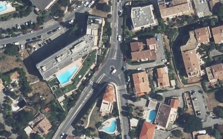 Vue aérienne du Rond-point anonyme n°1168451644