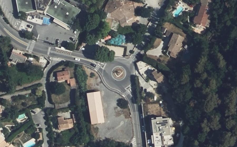 Vue aérienne du Rond-point anonyme n°1168460331