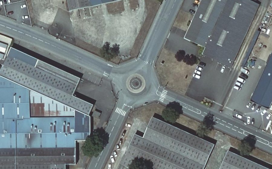 Vue aérienne du Rond-point anonyme n°1168463623