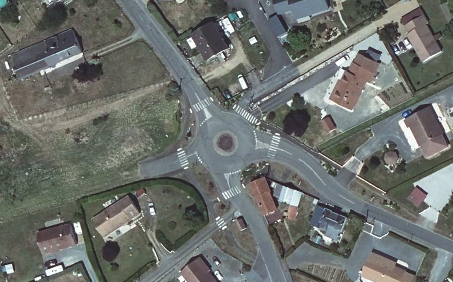 Vue aérienne du Rond-point anonyme n°1168466048