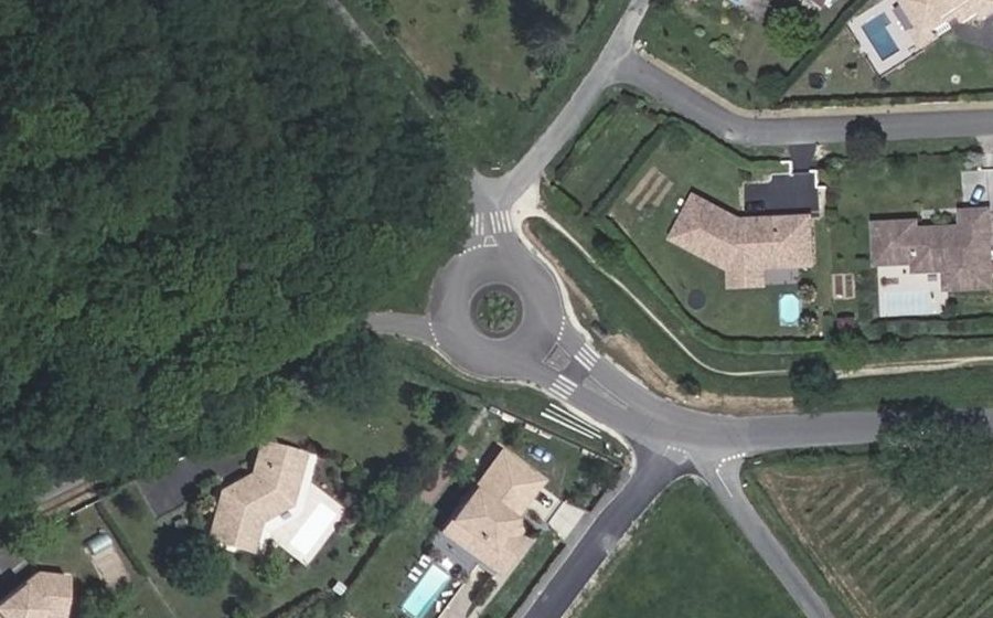 Vue aérienne du Rond-point anonyme n°1168467932