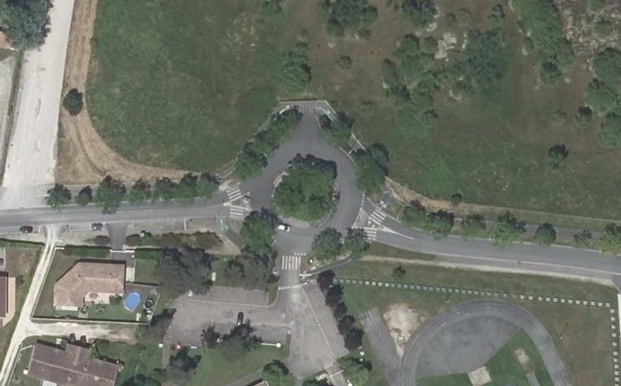 Vue aérienne du Rond-point anonyme n°1168496547