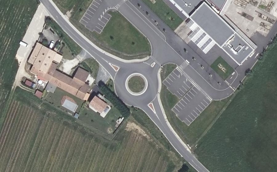 Vue aérienne du Rond-point anonyme n°1168511505