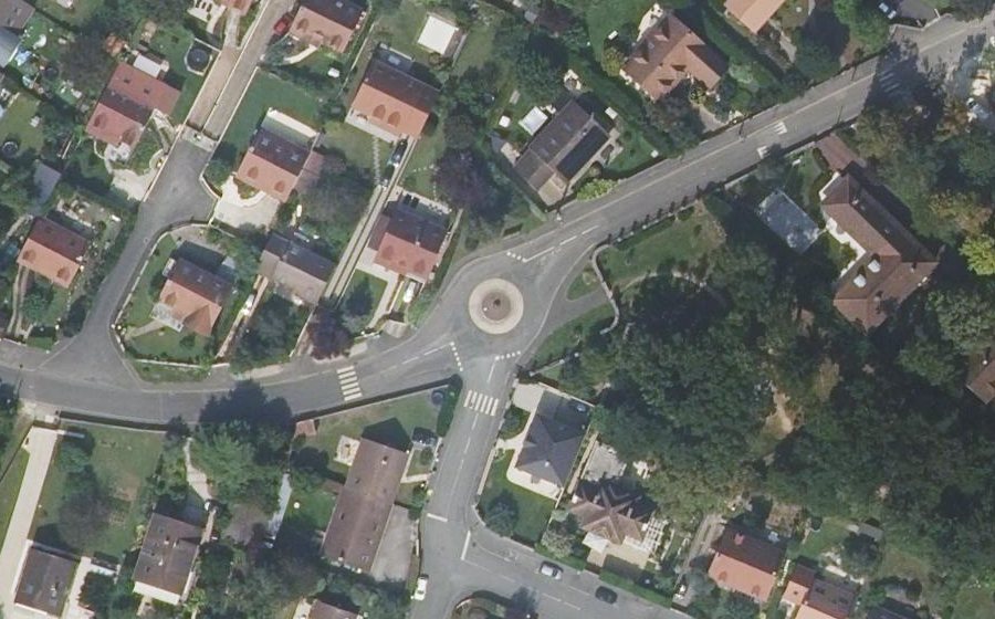 Vue aérienne du Rond-point anonyme n°1168521762