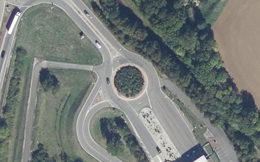 Vue aérienne du Rond-point anonyme n°116886198