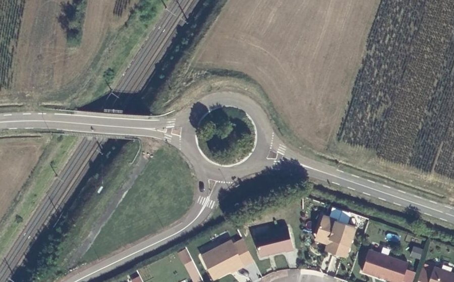 Vue aérienne du Rond-point anonyme n°116886200