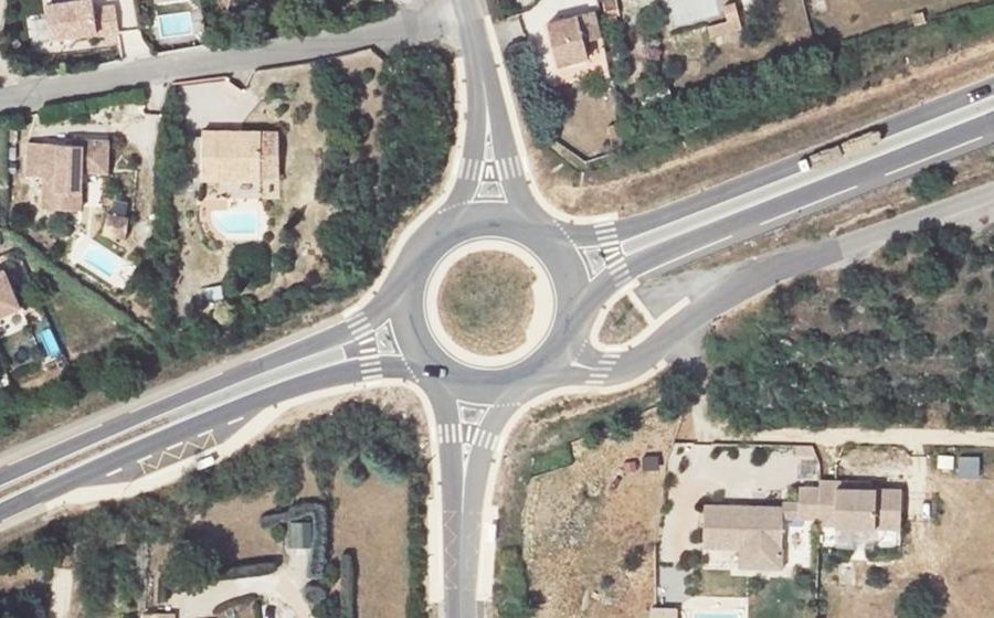 Vue aérienne du Rond-point anonyme n°1168887561