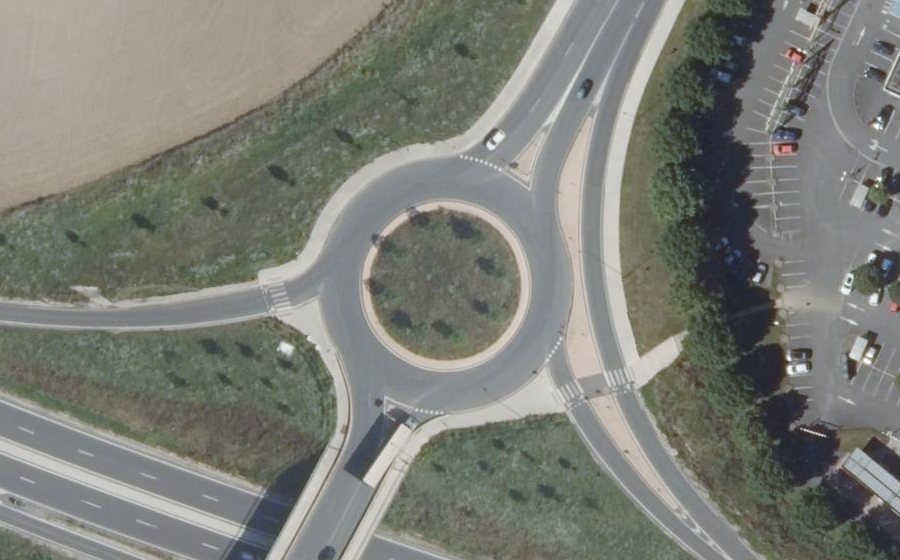 Vue aérienne du Rond-point anonyme n°1168978448