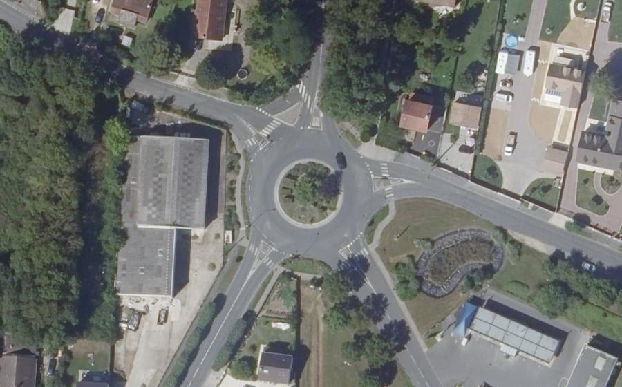 Vue aérienne du Rond-point anonyme n°1168986151
