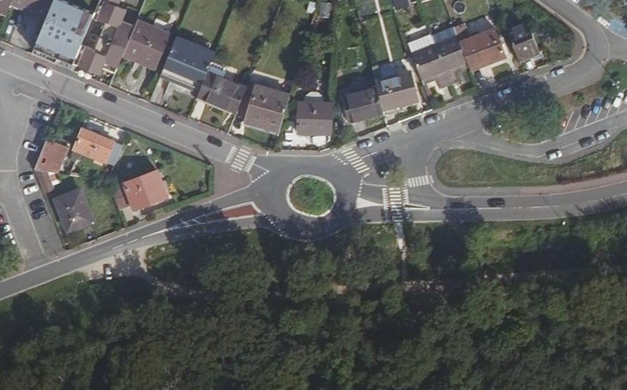 Vue aérienne du Rond-point anonyme n°1169003299