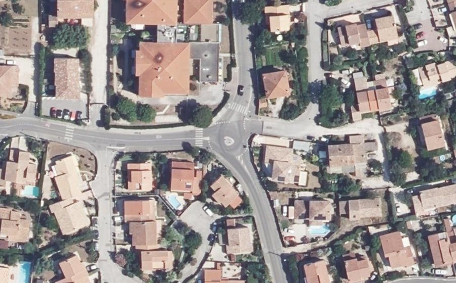 Vue aérienne du Rond-point anonyme n°1169080644