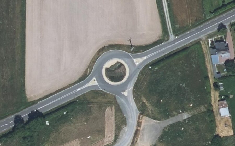 Vue aérienne du Rond-point anonyme n°1169798642