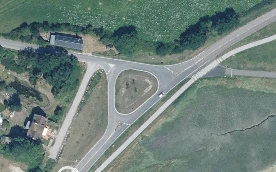 Vue aérienne du Rond-point anonyme n°1169805810